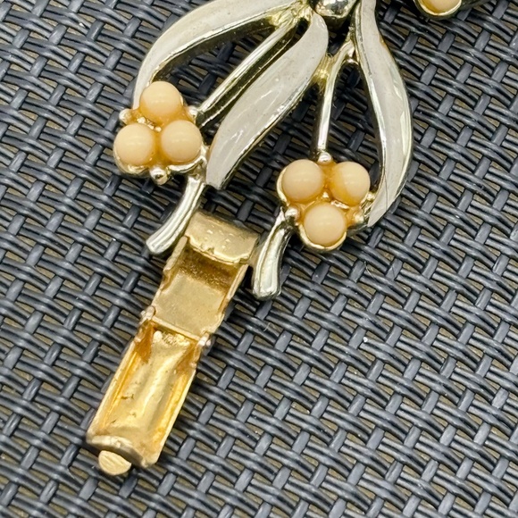 Vintage Coro Bracelet Gold Tone With Off-White Enamel Peach Colored Beads Marked - Picture 15 of 15